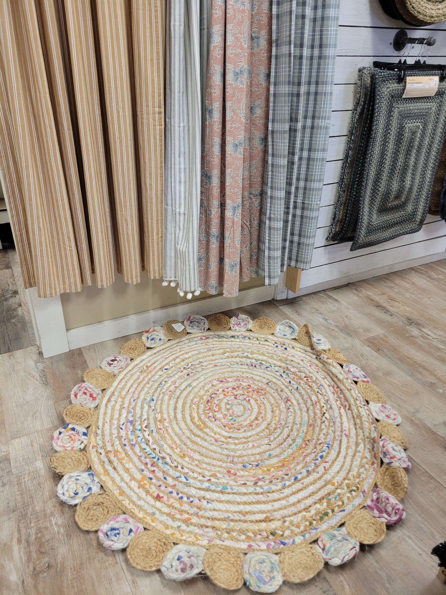 4' Round Woven Chindi Rug