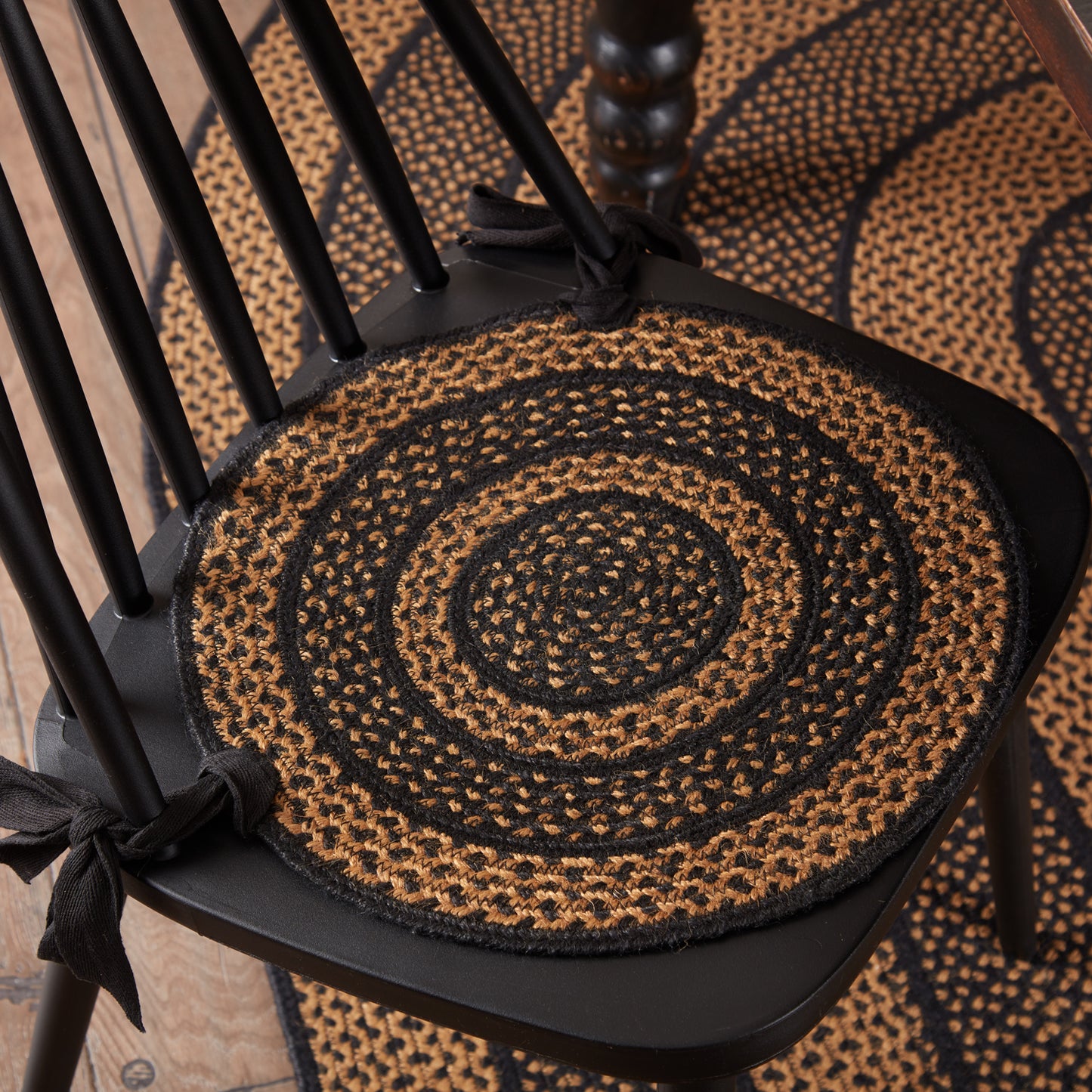 Black & Tan 15" Chair Pad